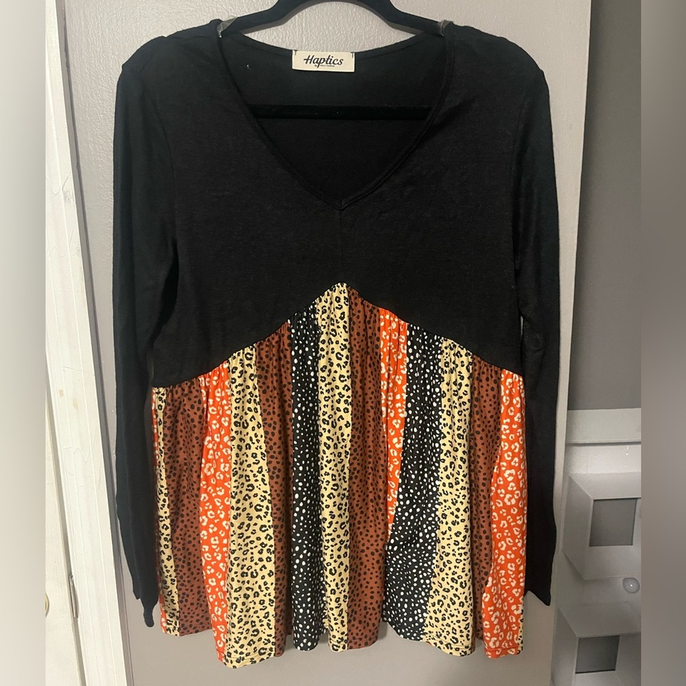 318 Stylish Black and Red Leopard Print Long Sleeve Top - Picture 2 of 3